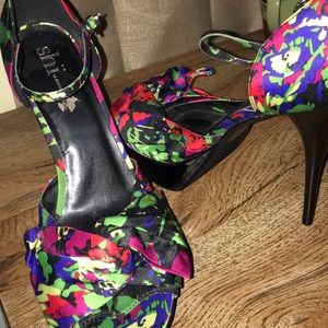 Used women’s size 10 heels.